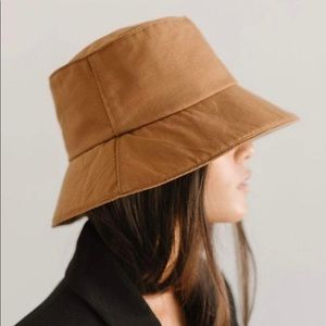 Brand NWT Gigi Pip Bucket Hay